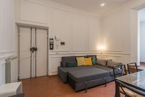 Apartment | Living area | 25-inch Smart TV with cable channels, TV - JOIVY Trevi Fountain's relais (Rome)