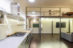 Apartment, 2 Bedrooms | Private kitchen | Fridge, microwave, oven, stovetop - JOIVY Great Flat Near Aquarium (Genoa)