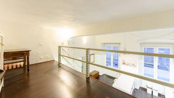 Apartment | Desk, laptop workspace, blackout drapes, free WiFi