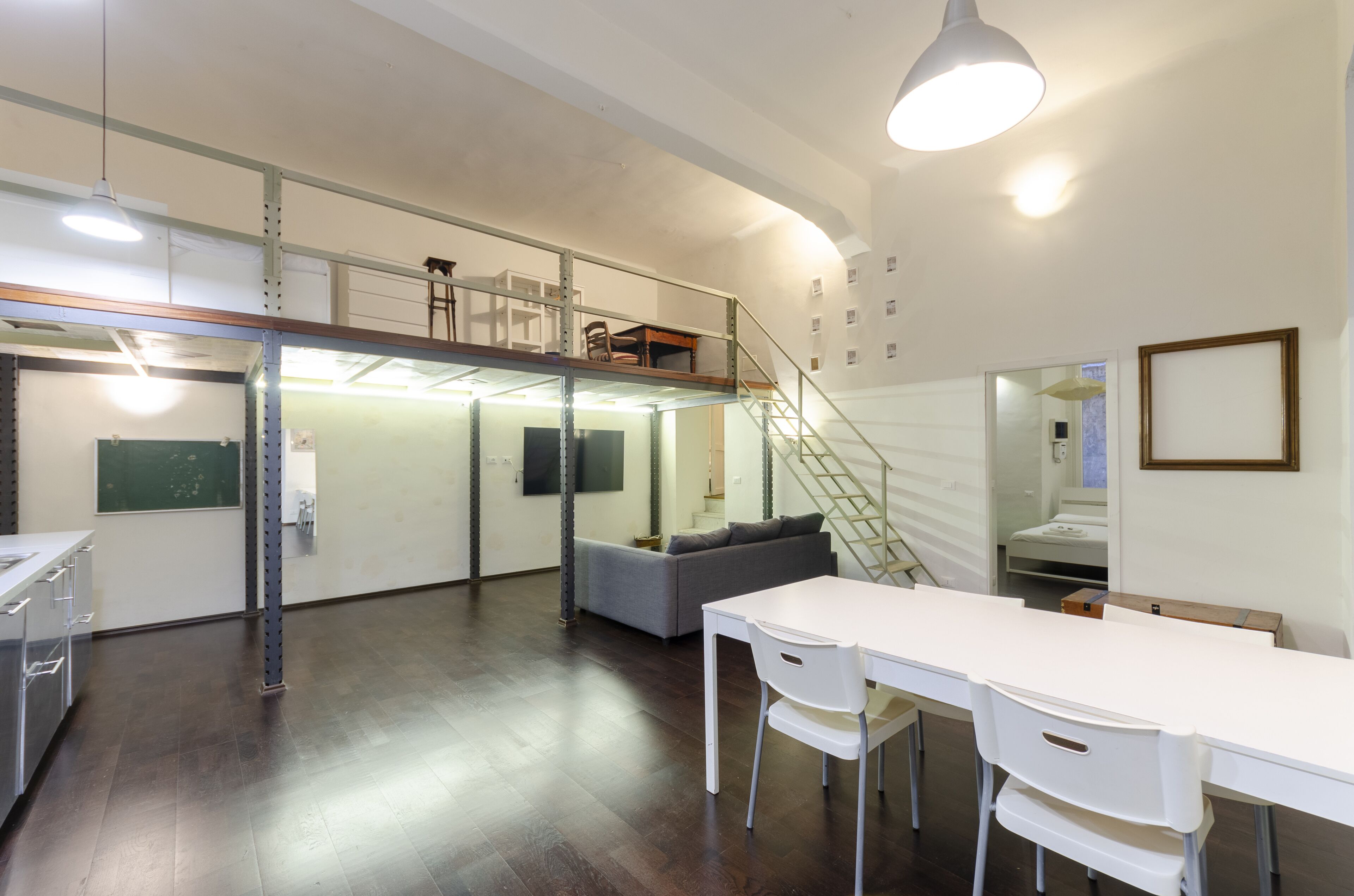 公寓 | 起居區 | 25-吋智慧型電視、有線頻道、電視