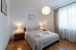 2 bedrooms, iron/ironing board, WiFi, bed sheets