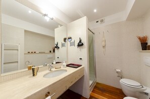 Apartment | Badezimmer | Dusche, Haartrockner, Bidet, Handtücher
