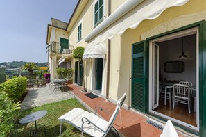 Courtyard - JOIVY Inviting Flat with Garden and Sea View in Rapallo (Rapallo)