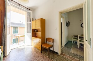 3 عدّة غرف نوم ومساحة عمل للكمبيوتر المحمول وستائر تعتيم