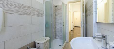 Apartment | Bathroom