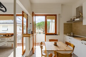 Apartment | Private kitchen | Espresso maker, coffee/tea maker, electric kettle, dining tables - JOIVY Apartment Apollo (Rapallo)