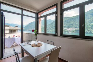 Apartment | Wohnbereich | 32-Zoll-Flachbildfernseher mit Kabelempfang, Fernseher