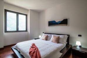 2 habitaciones, espacio para trabajar con laptop y cortinas blackout 