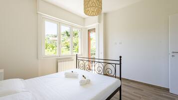 อพาร์ทเมนท์ | 2 ห้องนอน, โต๊ะทำงาน, พื้นที่ทำงานแบบใช้แล็ปท็อป, ผ้าม่านกันแสง