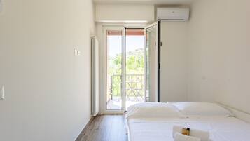 Apartment | 2 bedrooms, desk, laptop workspace, blackout curtains