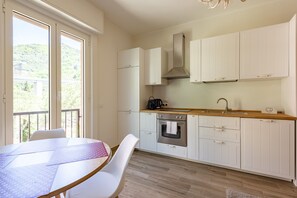 Apartment, 2 Bedrooms, Balcony | Private kitchen