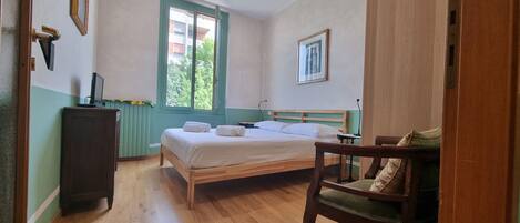 Apartment | 2 Schlafzimmer, laptopgeeigneter Arbeitsplatz, Bügeleisen/Bügelbrett