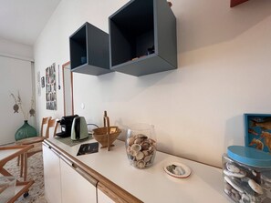 Appartamento | Cucina privata | Frigorifero, microonde, forno, piano cottura