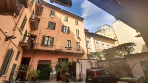 Exterior - JOIVY Light Isola Studio (Milan)