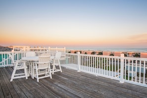 Casa (4 Bedrooms) | Restaurante al aire libre