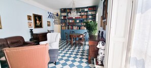 Apartment | Living area - JOIVY Vintage And Gorgeous 2-Bed Flat Near Sforzesco Castle (Milan)