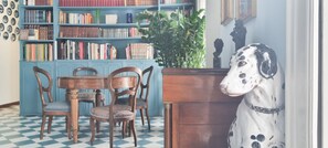 Apartment | In-room dining - JOIVY Vintage And Gorgeous 2-Bed Flat Near Sforzesco Castle (Milan)