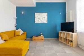 Departamento | Área de sala de estar | Televisión de pantalla plana de 32 pulgadas con canales por cable 