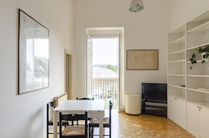 Apartment | Essbereich im Zimmer