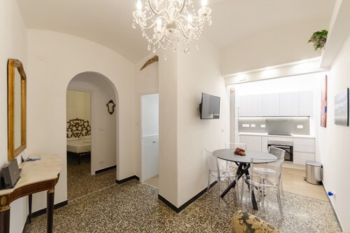 JOIVY Ideal Flat Near Aquarium