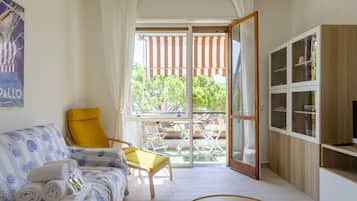 Apartment | Wohnbereich | 32-Zoll-Flachbildfernseher mit Kabelempfang, Fernseher