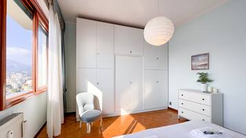 Apartment | 3 Schlafzimmer, Schreibtisch, laptopgeeigneter Arbeitsplatz