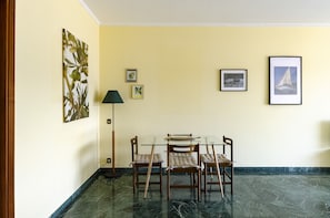 Apartment | In-room dining