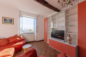Interior - JOIVY Sunny 2-Bed Flat Near Aquarium (Genoa)