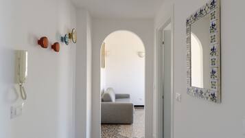 Apartamento | Área de estar | TV de tela plana 32 polegadas com canais a cabo, TV