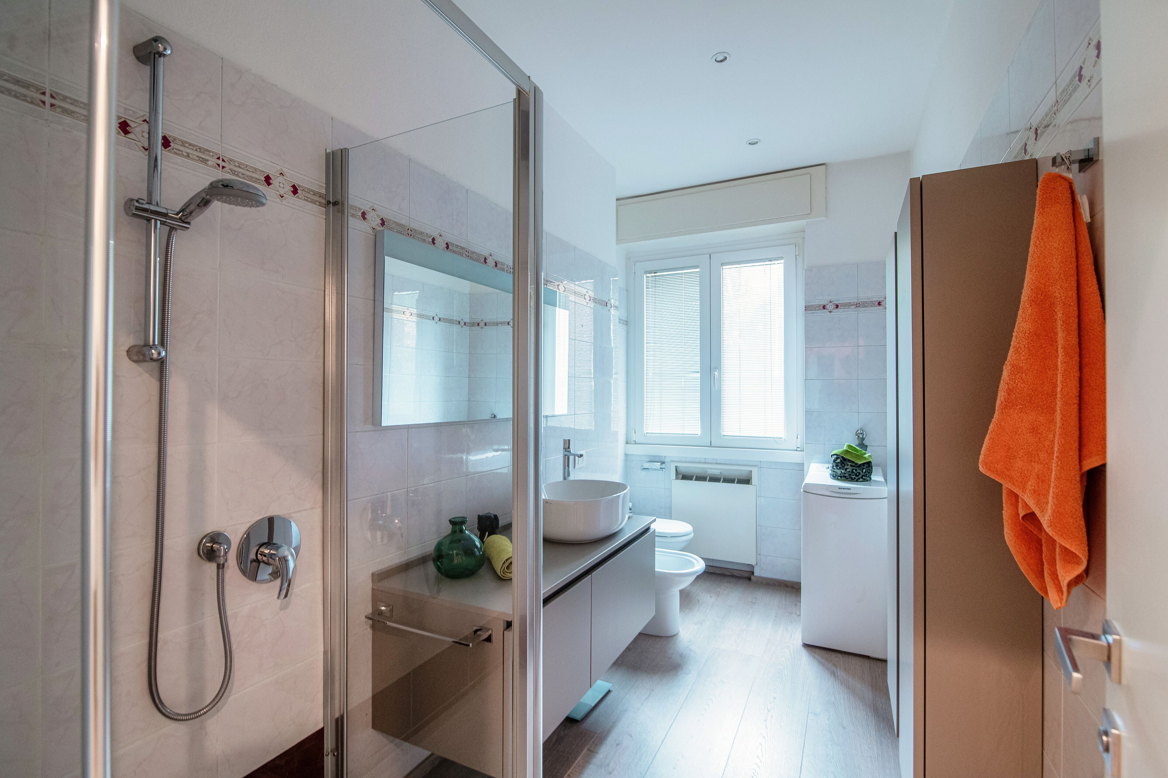 Apartment, 1 Bedroom, Balcony, Mountain View | Bathroom | Shower, free toiletries, hair dryer, bidet