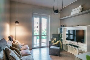 Apartment | Wohnbereich | 32-Zoll-Flachbildfernseher mit Kabelempfang, Fernseher