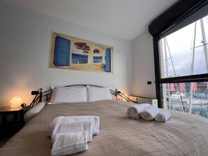 Apartment | Laptopgeeigneter Arbeitsplatz, Bügeleisen/Bügelbrett, Bettwäsche