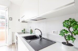 Appartamento | Cucina privata | Frigorifero, microonde, forno, piano cottura
