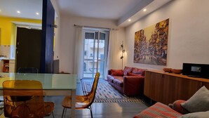 Apartment | In-room dining - JOIVY Cosy 2-Bed Flat In Milan’S Heart (Milan)