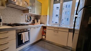 Apartment | Private kitchen | Dining tables - JOIVY Cosy 2-Bed Flat In Milan’S Heart (Milan)