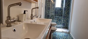 Apartment | Bathroom