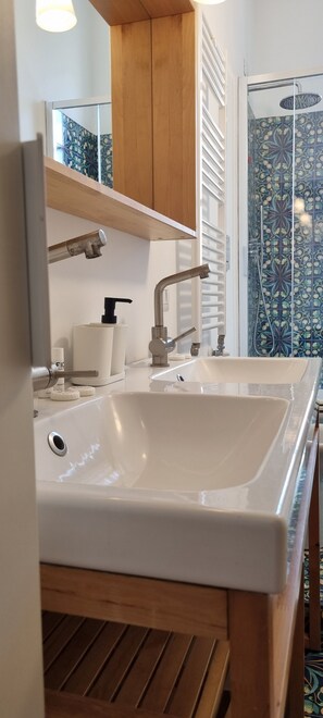Apartment | Bathroom | Shower, free toiletries, hair dryer, bidet - JOIVY Light Flat Near Mudec (Milan)