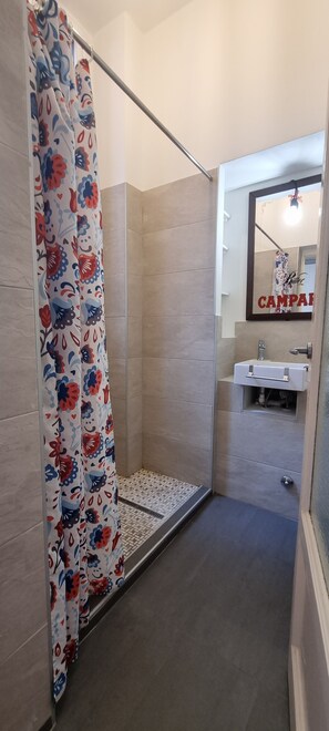 Studio | Bathroom | Shower, free toiletries, hair dryer, bidet - JOIVY Studio Near Porta Romana (Milan)