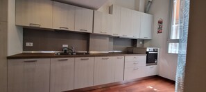 Studio | Private kitchen | Coffee/tea maker, electric kettle, dining tables