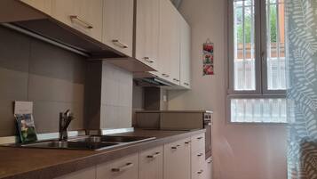 Monolocale | Cucina privata | Macchina per tè/caffè, bollitore elettrico, tavolo da pranzo