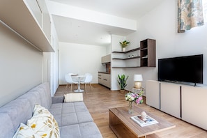 Studio | Living area