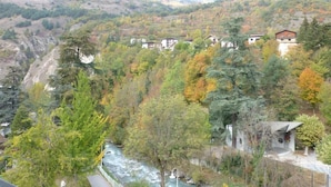 A mountainous landscape with houses nestled among trees.