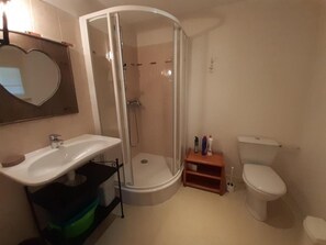 Shower - 200m from resort center, 3rd floor, tv, 32m², Brides Les Bains (Brides-les-Bains)