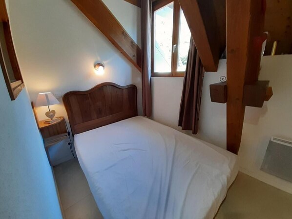 Room - 200m from resort center, 3rd floor, tv, 32m², Brides Les Bains (Brides-les-Bains)