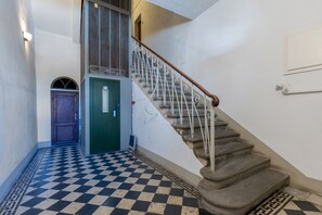 Hallway - JOIVY Sweet Flat W/Tower View (Pisa)