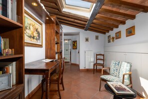 Appartamento | Area soggiorno | Smart TV 30 pollici con canali via cavo, TV