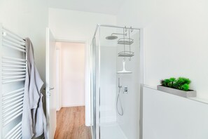 Apartment | Bathroom | Shower, hair dryer, bidet, towels