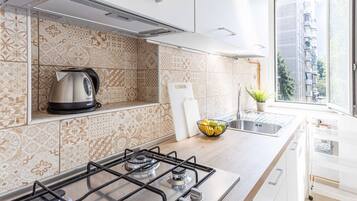 Appartement | Cuisine privée | Réfrigérateur, micro-ondes, four, machine à expresso