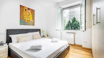 Apartment | Laptop workspace, blackout drapes, iron/ironing board, free WiFi