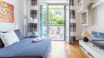 Appartement | Coin séjour | TV connectée de 30 pouces avec chaßnes par cùble, télévision